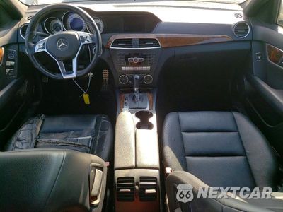 Zdjęcie 8 z 12 samochodu: 2012 MERCEDES-BENZ C 250 VIN:WDDGF4HB9CA621977 - miniatura
