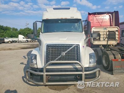 Piąte zdjęcie samochodu w środku: 2016 VOLVO VNL SEMI TRUCK VIN:4V4NC9EH4GN956387 - miniatura