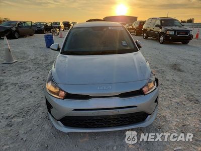 Piąte zdjęcie samochodu w środku: 2023 KIA RIO S VIN:3KPA24AD8PE545517 - miniatura
