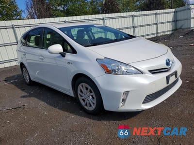 Czwarte zdjęcie samochodu z boku: 2013 TOYOTA PRIUS V THREE VIN:JTDZN3EU8D3194030 - miniatura