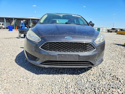 Piąte zdjęcie samochodu w środku: 2016 FORD FOCUS S VIN:1FADP3E2XGL398907 - miniatura