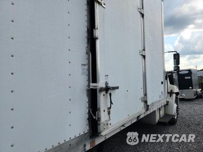 Zdjęcie 11 z 13 samochodu: 2010 HINO 258/268 BOX TRUCK VIN:5PVNJ8JT5A4S52752 - miniatura