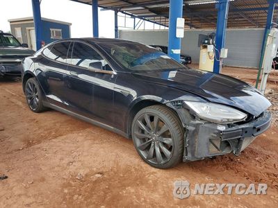 Czwarte zdjęcie samochodu z boku: 2015 TESLA MODEL S VIN:5YJSA1E21FF102519 - miniatura