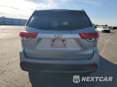 Zdjęcie 6 z 14 samochodu: 2019 TOYOTA HIGHLANDER LE VIN:5TDZZRFH5KS363442 - miniatura