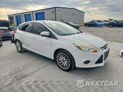 Czwarte zdjęcie samochodu z boku: 2013 FORD FOCUS SE VIN:1FADP3K27DL285500 - miniatura