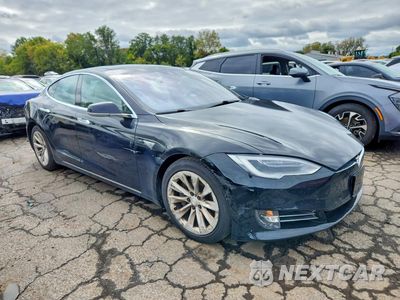 Czwarte zdjęcie samochodu z boku: 2016 TESLA MODEL S VIN:5YJSA1E2XGF143930 - miniatura