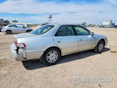 Trzecie zdjęcie samochodu z tyłu: 2001 TOYOTA CAMRY LE VIN:4T1BG22KX1U038372 - miniatura
