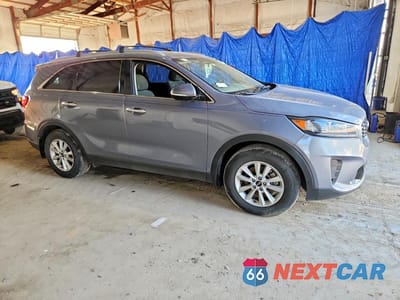 Czwarte zdjęcie samochodu z boku: 2020 KIA SORENTO L VIN:5XYPG4A36LG669446 - miniatura