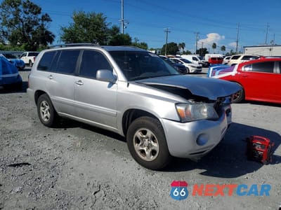 Czwarte zdjęcie samochodu z boku: 2004 TOYOTA HIGHLANDER BASE VIN:JTEDD21A740082027 - miniatura