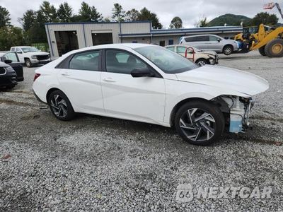Czwarte zdjęcie samochodu z boku: 2025 HYUNDAI ELANTRA SEL SPORT VIN:KMHLM4DGXSU890711 - miniatura