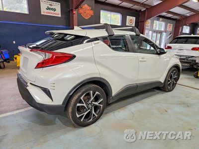 Trzecie zdjęcie samochodu z tyłu: 2018 TOYOTA C-HR XLE PREMIUM VIN:NMTKHMBX2JR042119 - miniatura