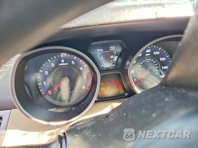 Zdjęcie 9 z 12 samochodu: 2014 HYUNDAI ELANTRA SE VIN:5NPDH4AE4EH488147 - miniatura