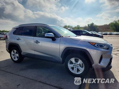 Czwarte zdjęcie samochodu z boku: 2020 TOYOTA RAV4 HYBRID XLE VIN:JTMRWRFV0LJ035150 - miniatura