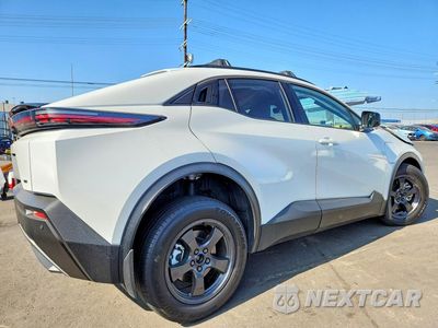 Trzecie zdjęcie samochodu z tyłu: 2026 TOYOTA C-HR SE VIN:JTMAAAAD6TJ012967 - miniatura