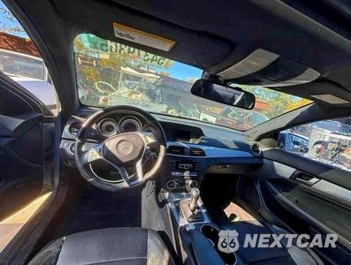 Piąte zdjęcie samochodu w środku: 2013 MERCEDES-BENZ C 250 VIN:WDDGJ4HB0DF995087 - miniatura