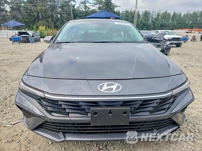 Piąte zdjęcie samochodu w środku: 2024 HYUNDAI ELANTRA BLUE VIN:KMHLM4DJ6RU110029 - miniatura