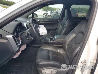 Zdjęcie 7 z 13 samochodu: 2013 PORSCHE CAYENNE VIN:WP1AF2A22DLA40114 - miniatura