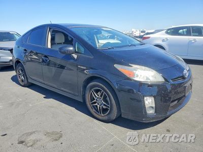Czwarte zdjęcie samochodu z boku: 2011 TOYOTA PRIUS FOUR VIN:JTDKN3DU6B5299539 - miniatura