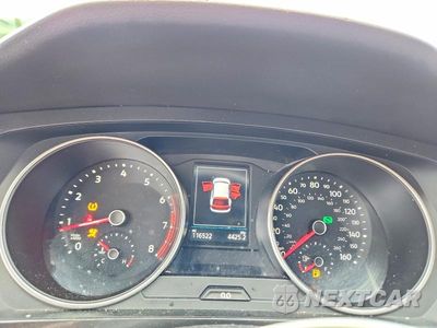 Zdjęcie 9 z 13 samochodu: 2018 VOLKSWAGEN TIGUAN SE VIN:3VV2B7AX7JM112625 - miniatura