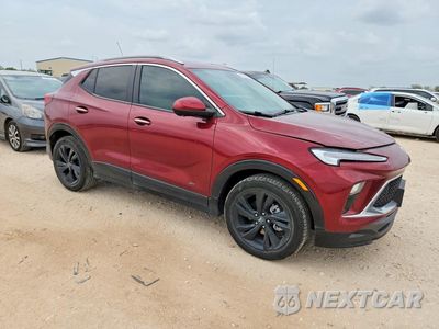 Czwarte zdjęcie samochodu z boku: 2025 BUICK ENCORE GX SPORT TOURING VIN:KL4AMDSL5SB193206 - miniatura