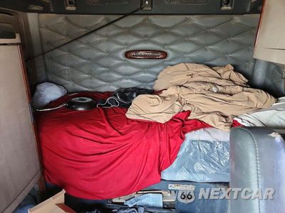 Zdjęcie 10 z 13 samochodu: 2011 FREIGHTLINER CASCADIA SEMI TRUCK VIN:1FUJGLDR6BSAS0928 - miniatura