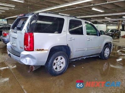 Trzecie zdjęcie samochodu z tyłu: 2010 GMC YUKON SLT VIN:1GKUKCE04AR123369 - miniatura