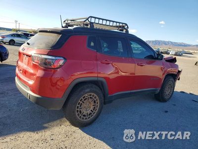 Trzecie zdjęcie samochodu z tyłu: 2023 JEEP COMPASS LATITUDE VIN:3C4NJDBNXPT520030 - miniatura