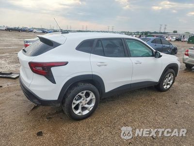 Trzecie zdjęcie samochodu z tyłu: 2024 CHEVROLET TRAX LS VIN:KL77LFE2XRC168515 - miniatura