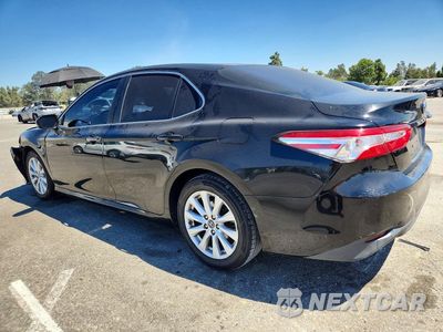 Drugie zdjęcie samochodu z przodu: 2018 TOYOTA CAMRY LE VIN:4T1B11HK0JU107864 - miniatura