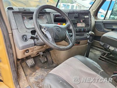 Zdjęcie 8 z 14 samochodu: 2016 FREIGHTLINER CASCADIA 125 SEMI TRUCK VIN:3AKJGLD52GSGU5362 - miniatura