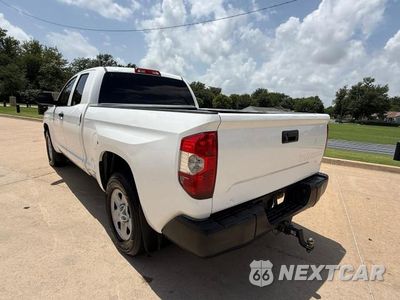 Trzecie zdjęcie samochodu z tyłu: 2016 TOYOTA TUNDRA SR VIN:5TFRM5F14GX099481 - miniatura