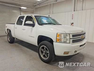Czwarte zdjęcie samochodu z boku: 2013 CHEVROLET SILVERADO K1500 LT VIN:3GCPKSE71DG272469 - miniatura