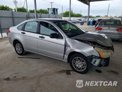Czwarte zdjęcie samochodu z boku: 2010 FORD FOCUS SE VIN:1FAHP3FN8AW202172 - miniatura