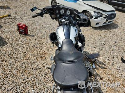 Zdjęcie 6 z 9 samochodu: 2011 HARLEY-DAVIDSON FLHX VIN:1HD1KB418BB604737 - miniatura