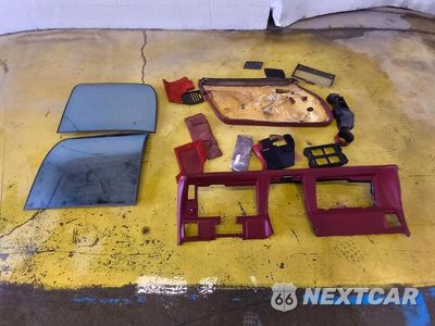 Zdjęcie 12 z 13 samochodu: 1982 CHEVROLET CORVETTE VIN:1G1AY8781C5106707 - miniatura