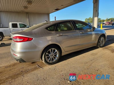 Trzecie zdjęcie samochodu z tyłu: 2020 FORD FUSION SE VIN:3FA6P0HD0LR160807 - miniatura