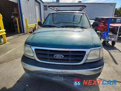 Piąte zdjęcie samochodu w środku: 2002 FORD F150 VIN:2FTRX18W02CA81711 - miniatura