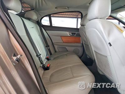 Zdjęcie 10 z 12 samochodu: 2010 JAGUAR XF LUXURY VIN:SAJWA0FA3AHR54334 - miniatura