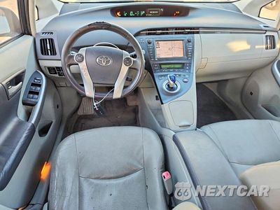 Zdjęcie 8 z 12 samochodu: 2010 TOYOTA PRIUS V VIN:JTDKN3DU1A0117810 - miniatura