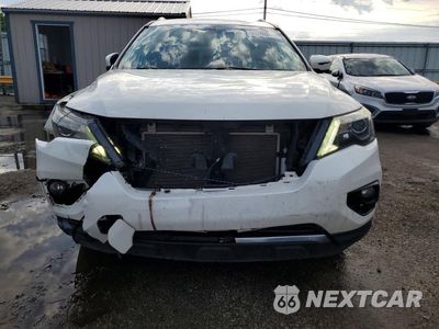 Piąte zdjęcie samochodu w środku: 2017 NISSAN PATHFINDER PLATINUM VIN:5N1DR2MM3HC678974 - miniatura