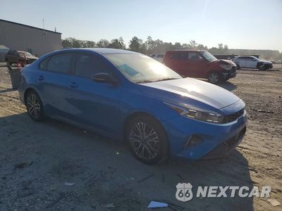 Czwarte zdjęcie samochodu z boku: 2023 KIA FORTE GT LINE VIN:3KPF54AD2PE685611 - miniatura