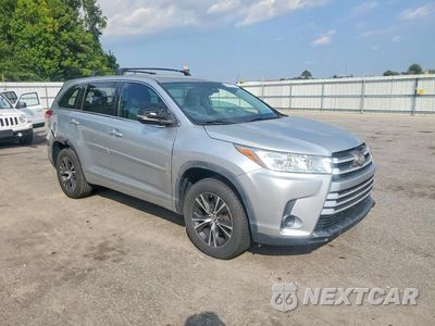Czwarte zdjęcie samochodu z boku: 2018 TOYOTA HIGHLANDER LE VIN:5TDZZRFH2JS288326 - miniatura