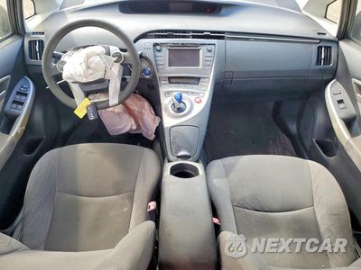 Zdjęcie 8 z 13 samochodu: 2013 TOYOTA PRIUS THREE VIN:JTDKN3DU3D5575680 - miniatura