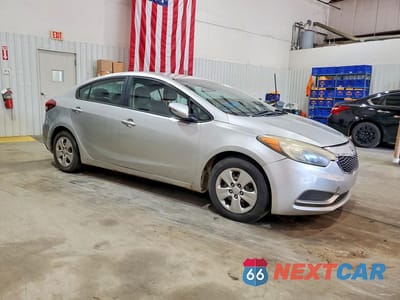 Czwarte zdjęcie samochodu z boku: 2015 KIA FORTE LX VIN:KNAFX4A66F5259195 - miniatura