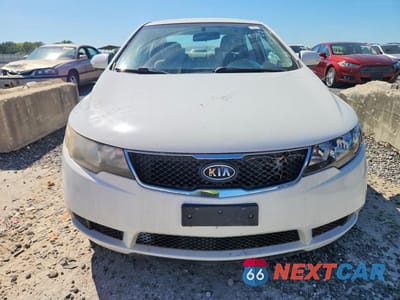 Piąte zdjęcie samochodu w środku: 2010 KIA FORTE EX VIN:KNAFU4A23A5053332 - miniatura