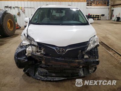 Piąte zdjęcie samochodu w środku: 2019 TOYOTA SIENNA LE VIN:5TDJZ3DC8KS210748 - miniatura
