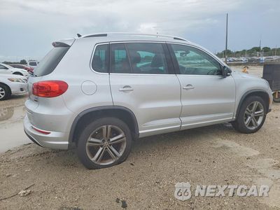 Trzecie zdjęcie samochodu z tyłu: 2017 VOLKSWAGEN TIGUAN SPORT VIN:WVGUV7AX0HK026634 - miniatura