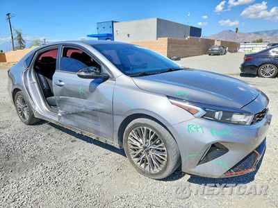 Czwarte zdjęcie samochodu z boku: 2024 KIA FORTE GT LINE VIN:3KPF54AD7RE757275 - miniatura