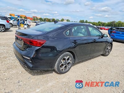 Trzecie zdjęcie samochodu z tyłu: 2020 KIA FORTE LXS VIN:3KPF24AD4LE175893 - miniatura