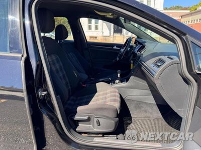 Piąte zdjęcie samochodu w środku: 2017 VOLKSWAGEN GTI S VIN:3VW5T7AU6HM054240 - miniatura